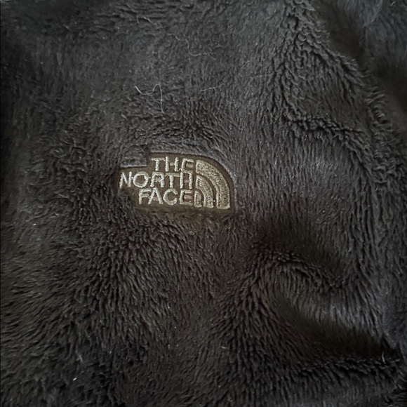 The North Face Women's Black Osito Jacket - Picture 2 of 4